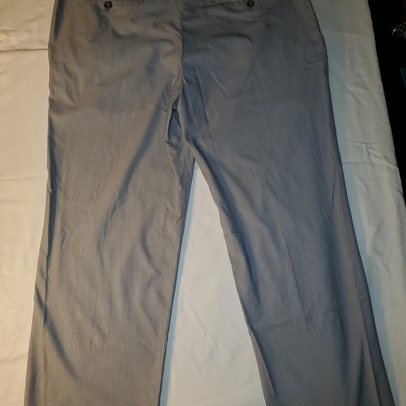 Van Heusen stretch slacks - Picture 2 of 5